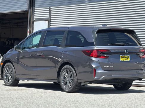 New 2026 Honda Odyssey Touring image 5