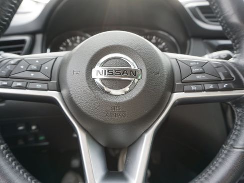 Used 2018 Nissan Rogue SV image 13