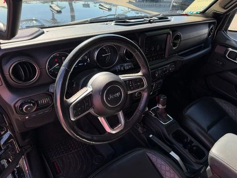 Used 2022 Jeep Wrangler Unlimited Sahara AWD/4WD image 18