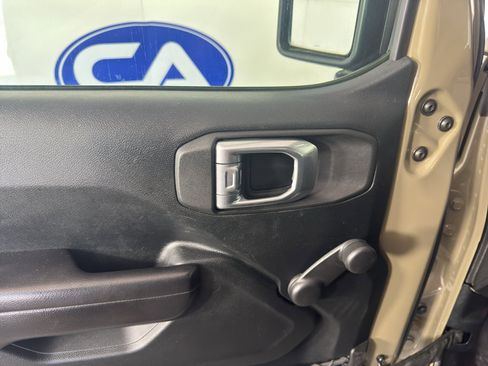 Used 2020 Jeep Gladiator Sport AWD/4WD image 15