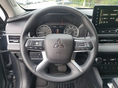 Used 2025 Mitsubishi Outlander SE AWD/4WD image 26