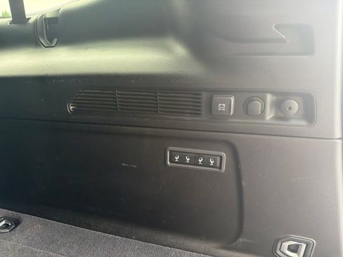 Used 2024 Jeep Wagoneer L Series II RWD image 10