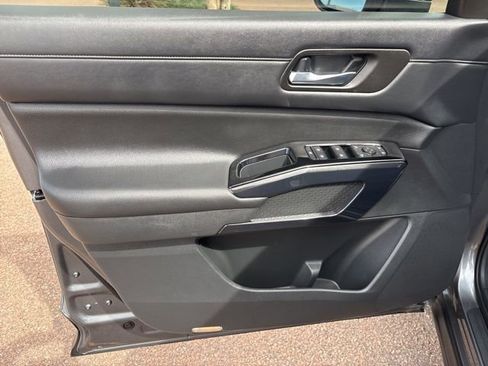 Used 2022 Nissan Pathfinder S image 19