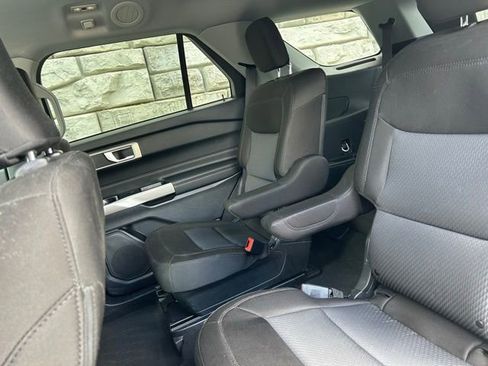 Used 2023 Ford Explorer XLT AWD/4WD image 9