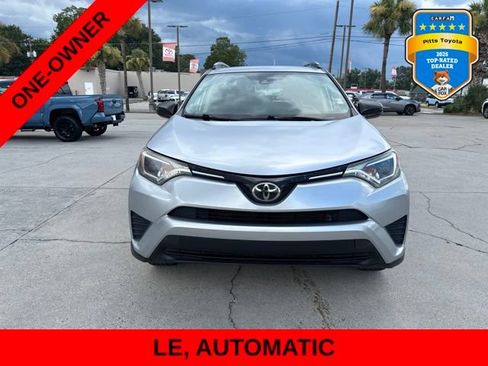 Used 2017 Toyota RAV4 LE FWD image 2