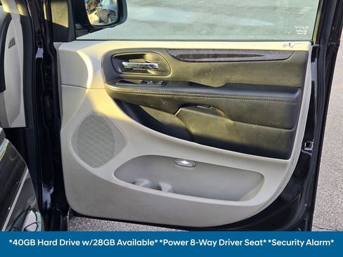 Used 2016 Dodge Grand Caravan SXT w/ UConnect Hands-Free Group image 7