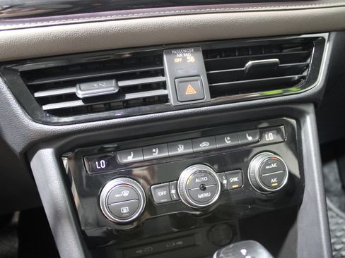 Used 2024 Volkswagen Taos SEL image 16