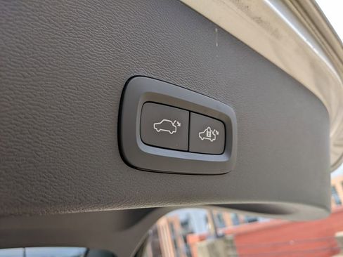 Certified 2025 Volvo XC40 B5 Plus image 29