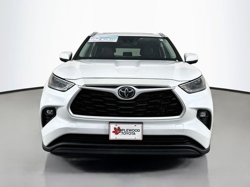 Used 2023 Toyota Highlander XLE AWD/4WD image 2