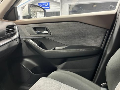 Used 2023 Nissan Rogue SV AWD/4WD image 18