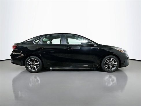 Used 2024 Kia Forte LXS w/ LXS Technology Package image 8
