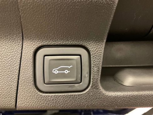 Used 2023 GMC Acadia SLE w/ Driver Convenience Package image 32