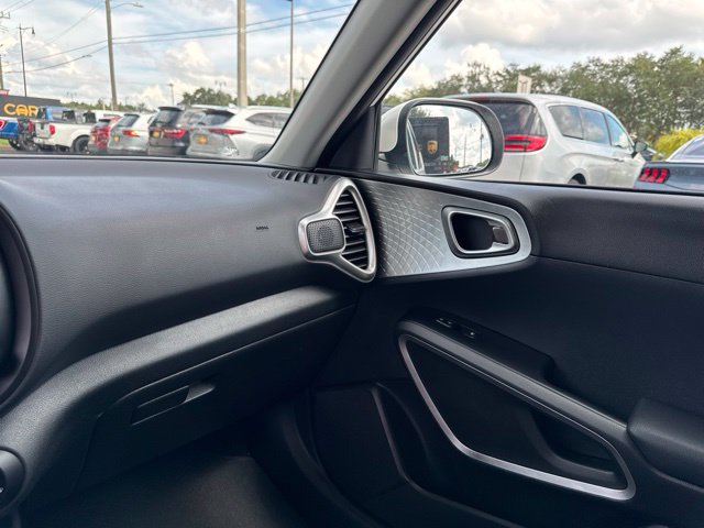 Used 2025 Kia Soul LX w/ LX Technology Package FWD image 26