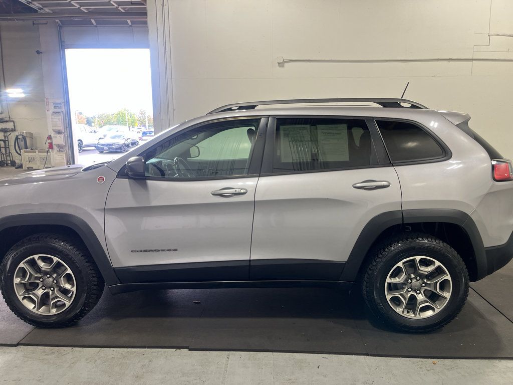 Used 2020 Jeep Cherokee Trailhawk AWD/4WD image 11
