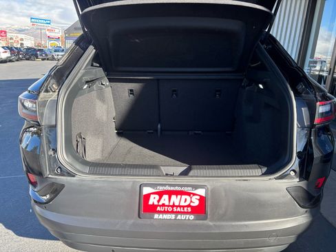 Used 2022 Volkswagen ID.4 Pro image 18
