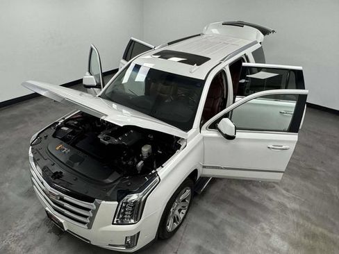 Used 2018 Cadillac Escalade Premium Luxury AWD/4WD image 12