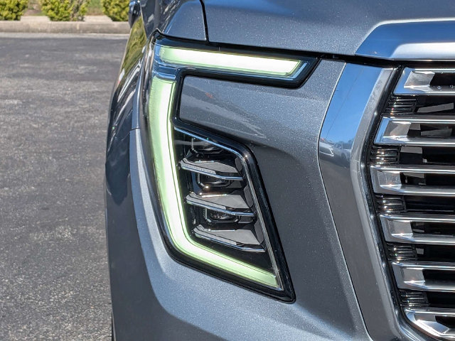 Used 2025 GMC Yukon XL Denali AWD/4WD image 9