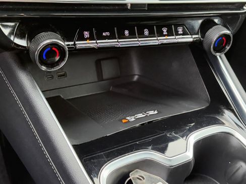 Used 2025 Chevrolet Traverse LT image 23