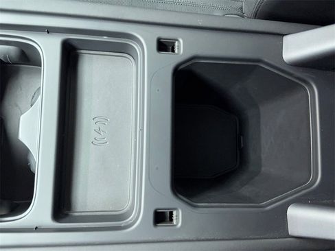 Used 2024 Land Rover Defender 110 X-Dynamic SE image 37