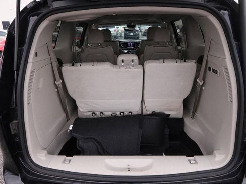 Used 2019 Chrysler Pacifica Limited w/ Tire & Wheel Group image 7