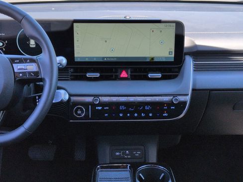 Used 2025 Hyundai Ioniq 5 SE image 29