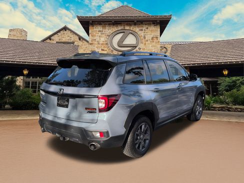 Used 2024 Honda Passport TrailSport image 2