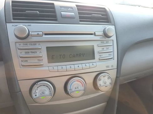 Used 2011 Toyota Camry LE FWD image 31
