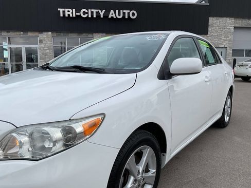 Used 2013 Toyota Corolla LE w/ Premium Pkg image 2