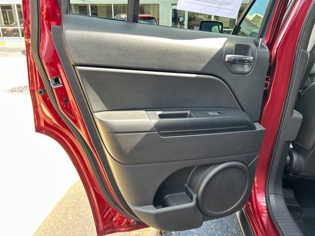 Used 2017 Jeep Patriot High Altitude AWD/4WD image 19