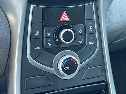 Used 2015 Hyundai Elantra SE w/ Option Group 02 image 30