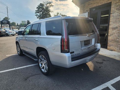 Used 2016 Cadillac Escalade Luxury image 3