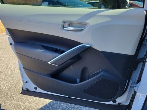 Used 2022 Toyota Corolla Cross XLE image 36