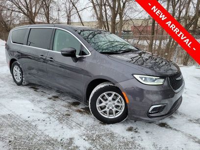 Used 2023 Chrysler Pacifica Touring-L