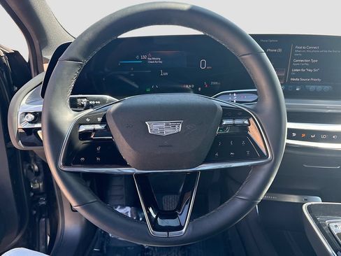 Used 2025 Cadillac Lyriq Luxury w/ LPO, Floor Liner Package AWD/4WD image 11
