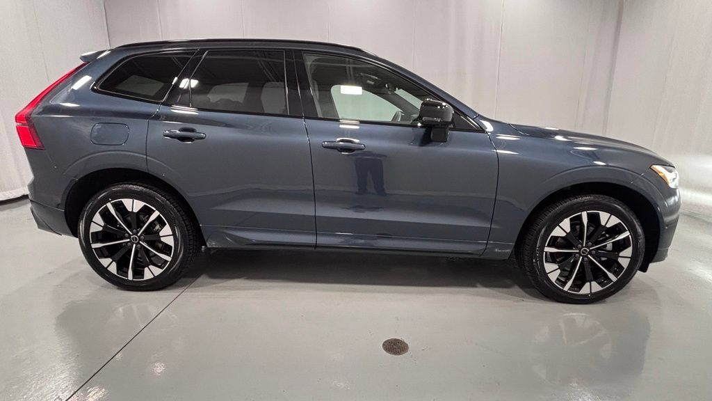 Certified 2026 Volvo XC60 B5 Plus AWD/4WD image 5