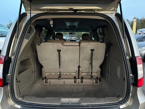 Used 2014 Chrysler Town & Country Touring image 17