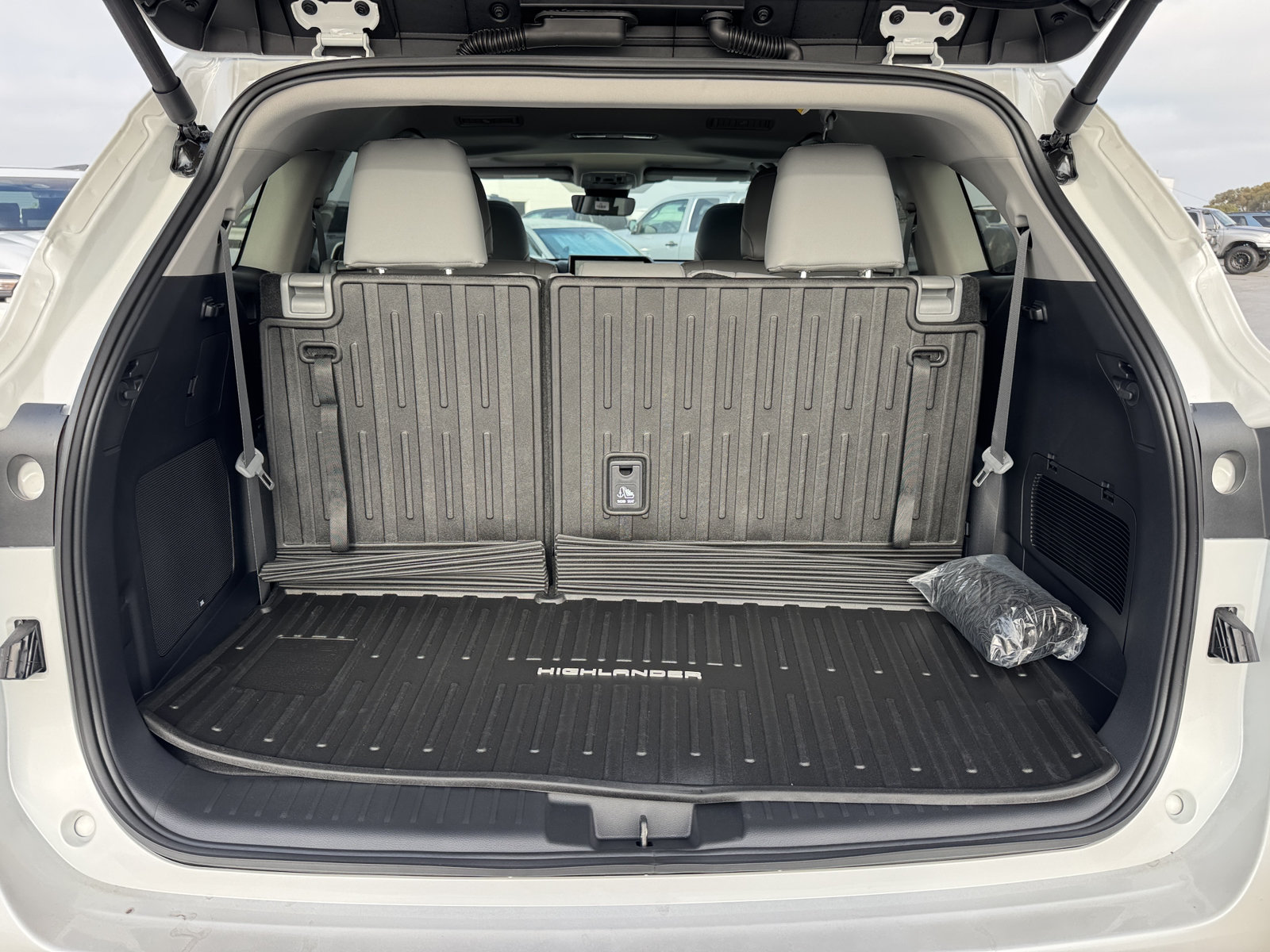 New 2026 Toyota Highlander Limited AWD/4WD image 10