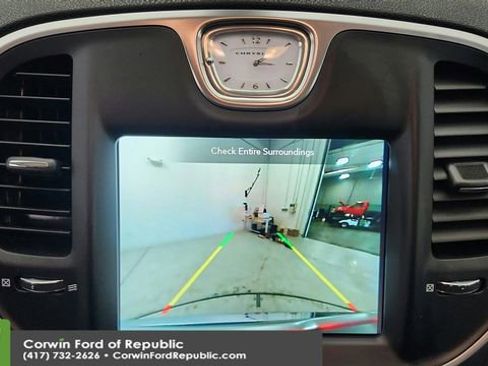Used 2021 Chrysler 300 Touring w/ Driver Convenience Group image 17