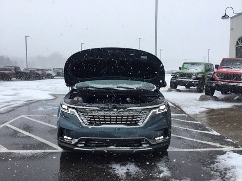 Used 2024 Kia Carnival SX image 32