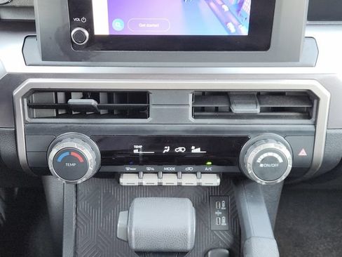 Certified 2025 Toyota 4Runner SR5 AWD/4WD image 18