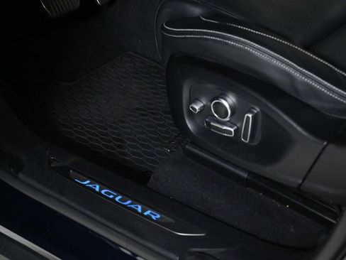 Used 2020 Jaguar F-PACE R-Sport image 20