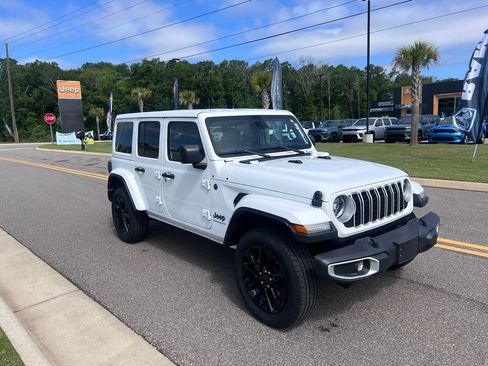 Certified 2025 Jeep Wrangler Unlimited Sahara w/ Safety Group AWD/4WD image 1