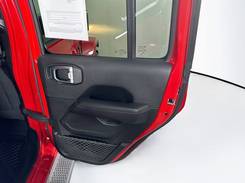 Used 2021 Jeep Wrangler Unlimited Sahara AWD/4WD image 27