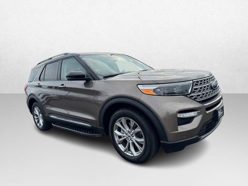 Used 2021 Ford Explorer Limited w/ Equipment Group 301A image 3