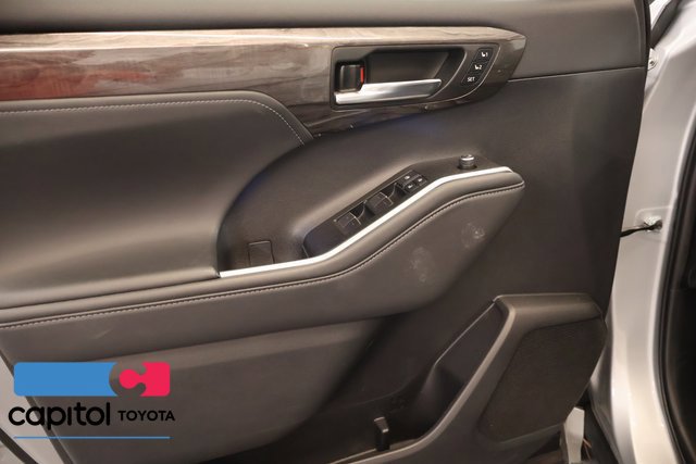 Used 2022 Toyota Highlander Limited AWD/4WD image 9