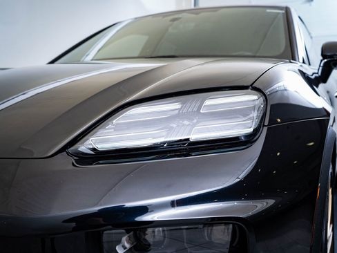 Certified 2024 Porsche Macan 4 Electric image 14