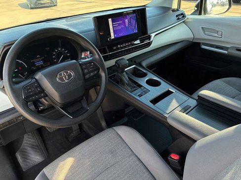 Certified 2025 Toyota Sienna LE FWD image 11