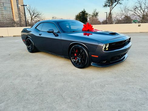 Used 2016 Dodge Challenger SRT w/ Technology Group image 24