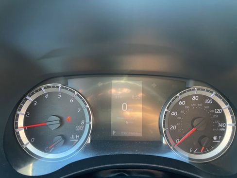 Used 2021 Toyota Highlander L AWD/4WD image 6