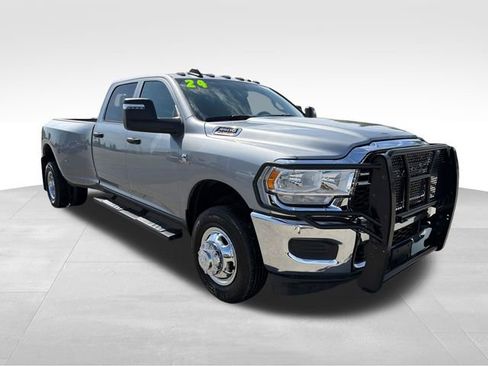 Used 2024 RAM 3500 Tradesman w/ Chrome Appearance Group AWD/4WD image 1